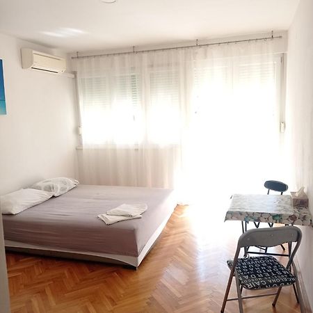 Pretty Big Double Bed Room With Balcony Split Exterior photo