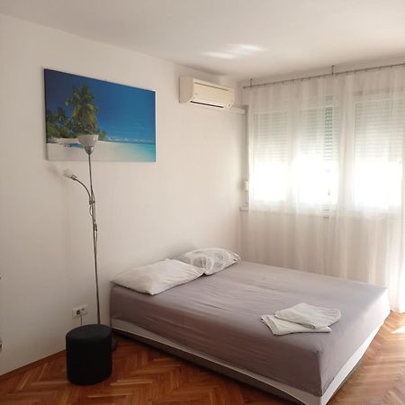 Pretty Big Double Bed Room With Balcony Split Exterior photo