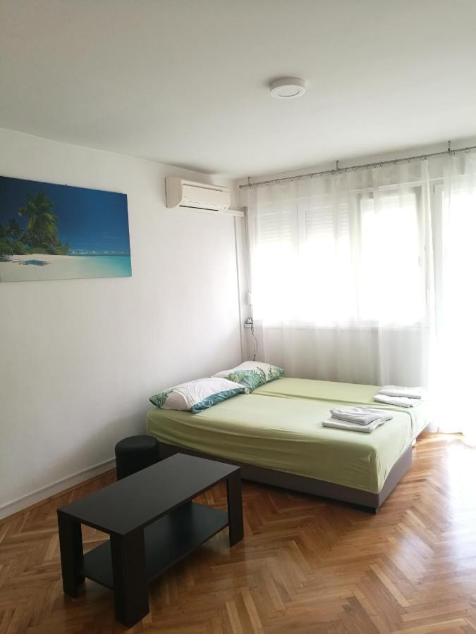 Pretty Big Double Bed Room With Balcony Split Exterior photo