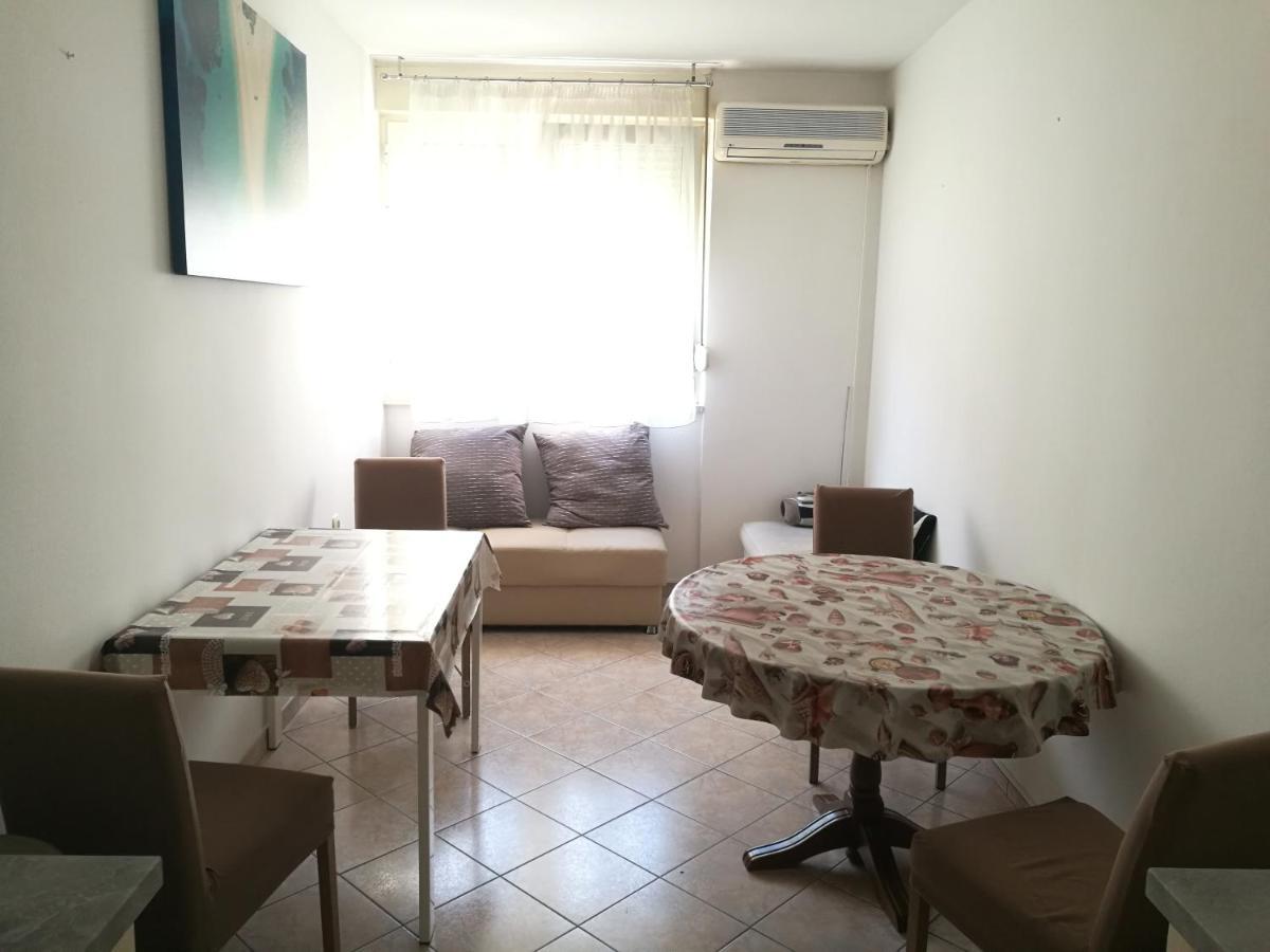 Pretty Big Double Bed Room With Balcony Split Exterior photo