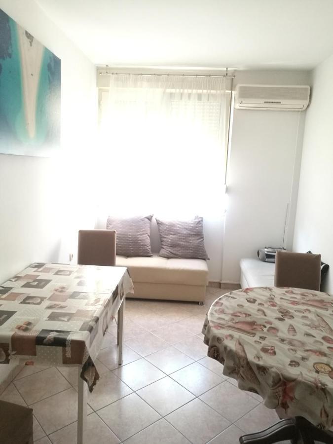 Pretty Big Double Bed Room With Balcony Split Exterior photo